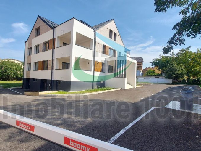 Apartament 3 camere, dormitor matrimonial, 2 băi, etaj 1, imobil nou, 2 locuri de parcare în curte interioară, central