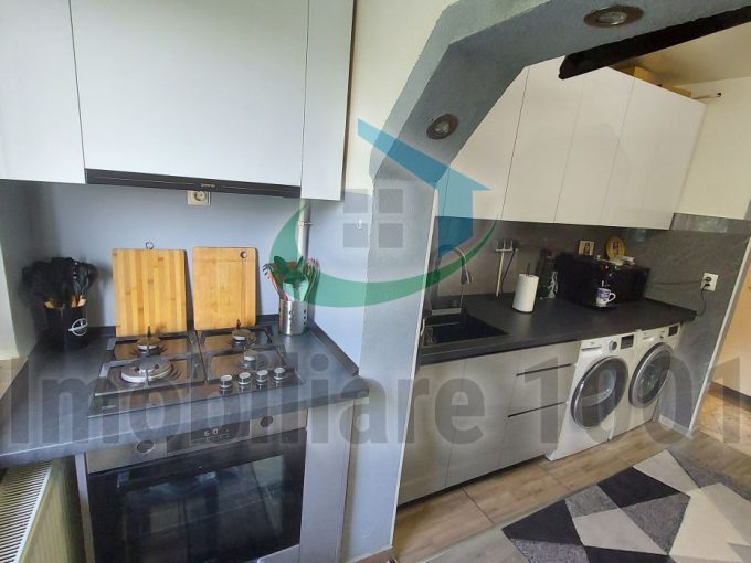 Apartament 2 camere, decomandat, Macului, etaj 4, renovat